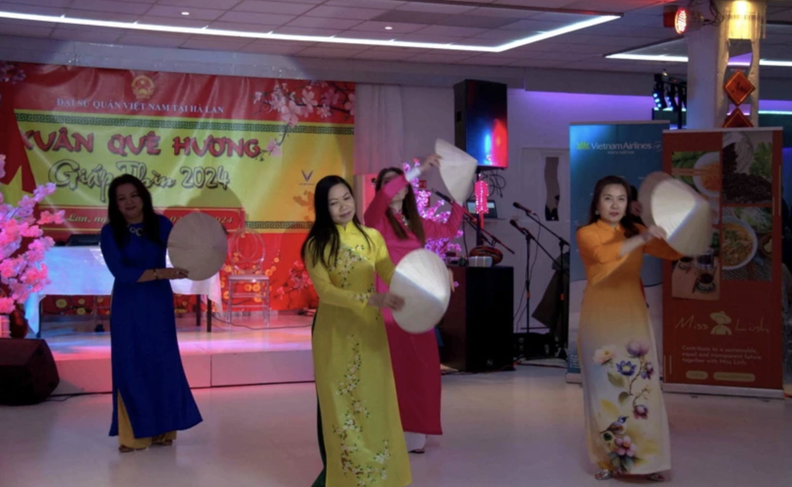Xuân Quê hương ấm áp với cộng đồng người Việt Nam tại Hà Lan